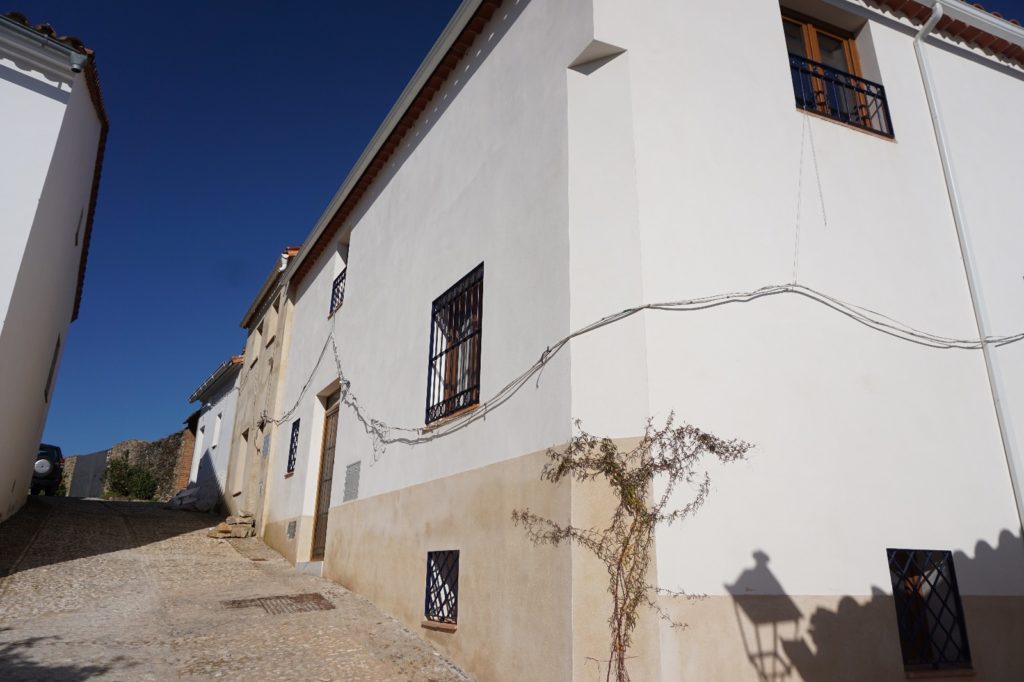 Fachada vivienda en Fuenteheridos