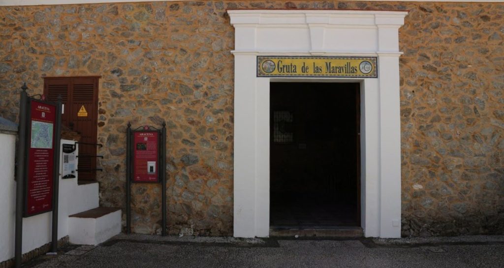 Rehabilitación cubierta y fachada del acceso a la Gruta de las Maravillas